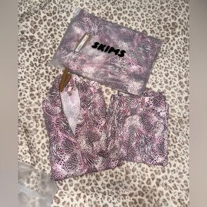 SOLD!!! SKIMS Long Sleep - 2026 VDAY SET!!